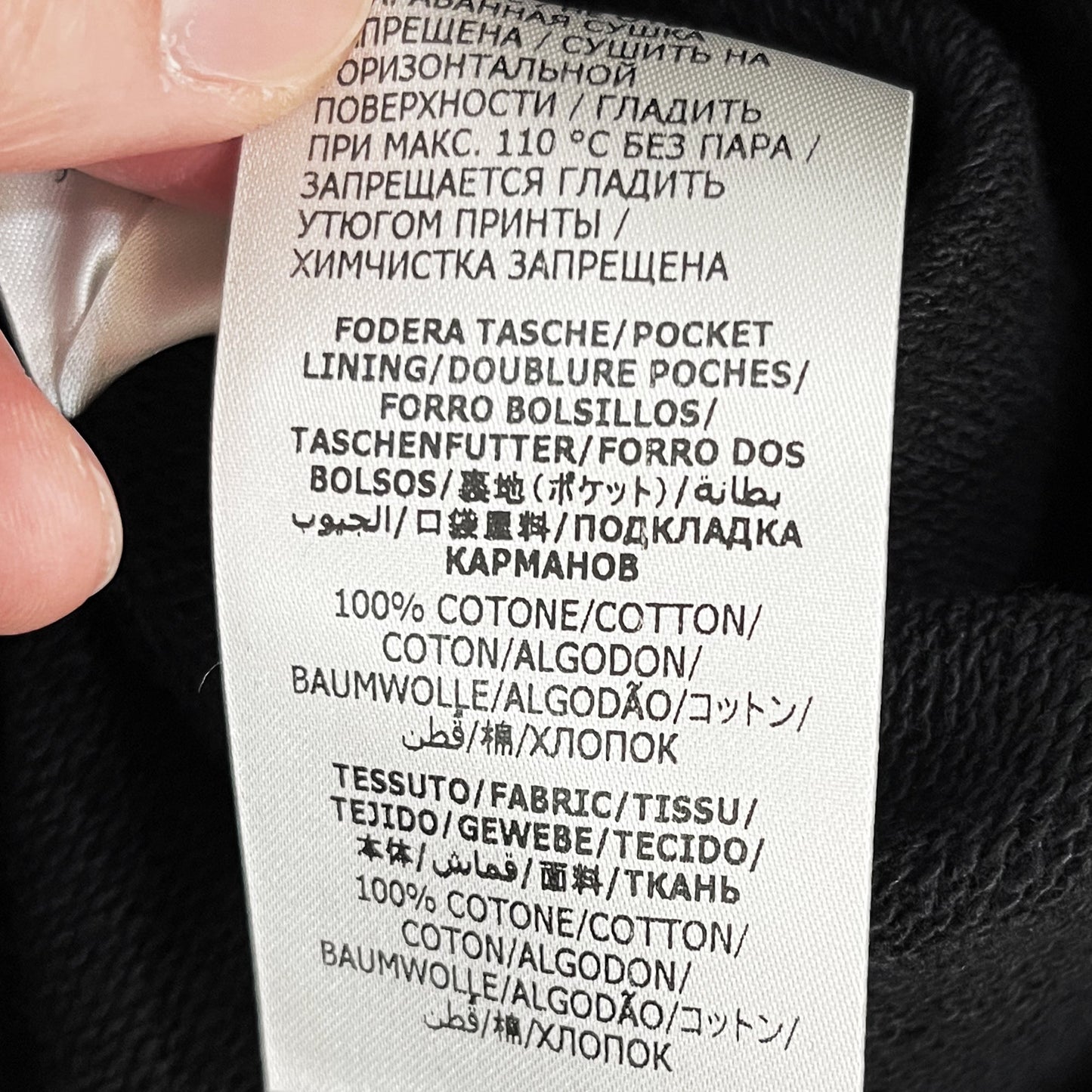 Alexander McQueen Graffiti Logo Printed Shorts | Designer code: 688717QSZ81 | Luxury Fashion Eshop | Lamode.com.hk