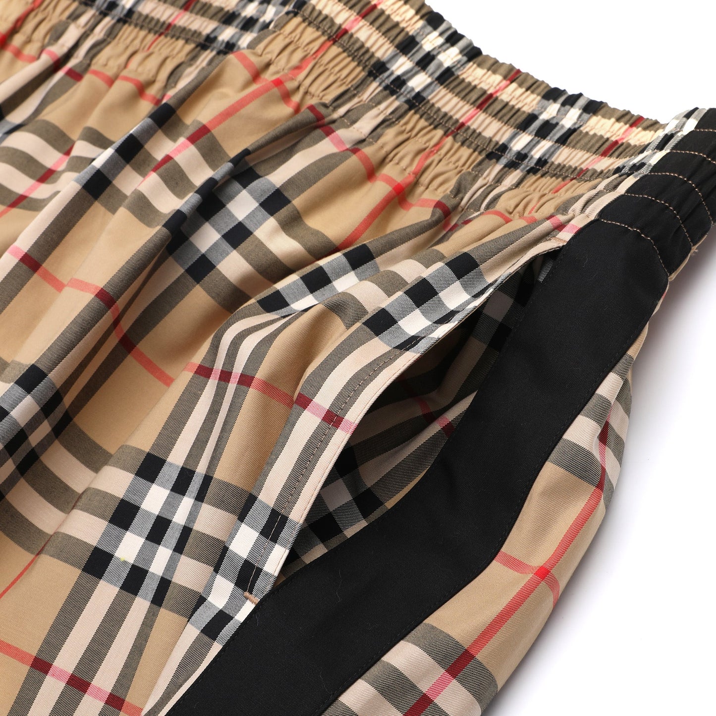 Burberry Checked Side Stripe Shorts | Designer code: 8040598 | Luxury Fashion Eshop | Lamode.com.hk