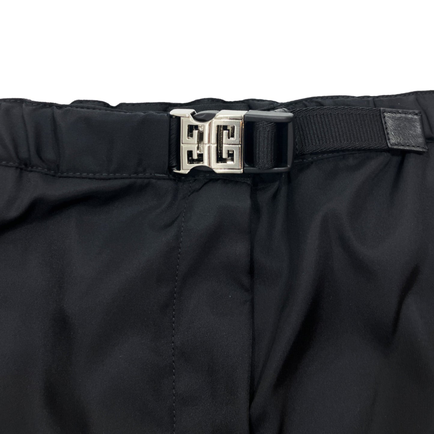 Givenchy 4G Buckle Waistband Shorts | Designer code: BW50VE144F | Luxury Fashion Eshop | Lamode.com.hk