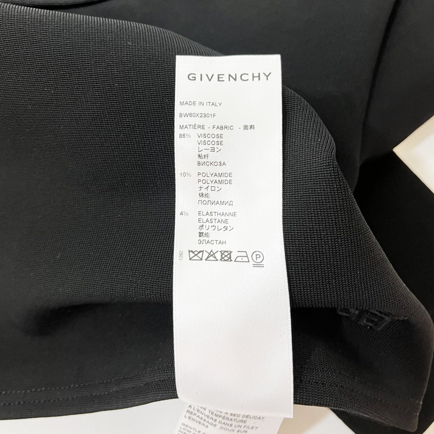 Givenchy Cropped Long Sleeve V Neck Top | Designer code: BW60X2301F | Luxury Fashion Eshop | Lamode.com.hk