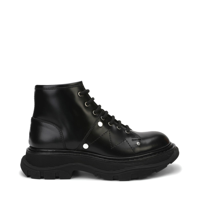 Alexander McQueen Tread Lace Up Leather Boots In Black With Black Stitch | Designer code: 595469WHZ81 | Luxury Fashion Eshop | Lamode.com.hk