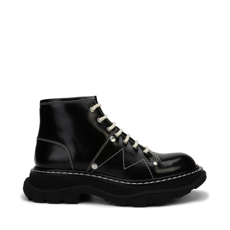 Alexander McQueen Tread Lace Up Leather Boots In Black With Black Stitch | Designer code: 595469WHZ81 | Luxury Fashion Eshop | Lamode.com.hk