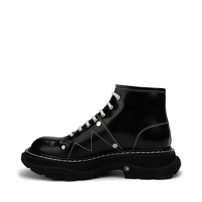 Alexander McQueen Tread Lace Up Leather Boots In Black With Black Stitch | Designer code: 595469WHZ81 | Luxury Fashion Eshop | Lamode.com.hk