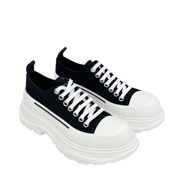 Alexander McQueen Tread Slick Low Top Sneakers | Designer code: 705660W4MV2 | Luxury Fashion Eshop | Lamode.com.hk