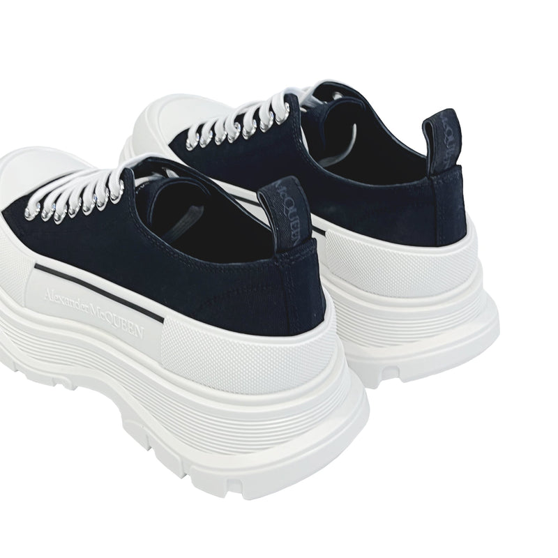 Alexander McQueen Tread Slick Low Top Sneakers | Designer code: 705660W4MV2 | Luxury Fashion Eshop | Lamode.com.hk