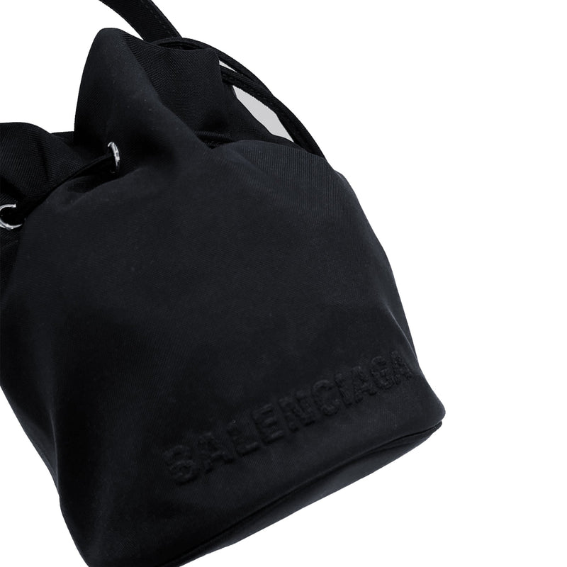 Balenciaga Wheel Drawstring Bucket Bag | Designer code: 656682H854N | Luxury Fashion Eshop | Lamode.com.hk