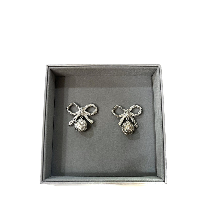 Balenciaga Textured Bow Knot Earrings | Designer code: 679588TZ16I | Luxury Fashion Eshop | Lamode.com.hk