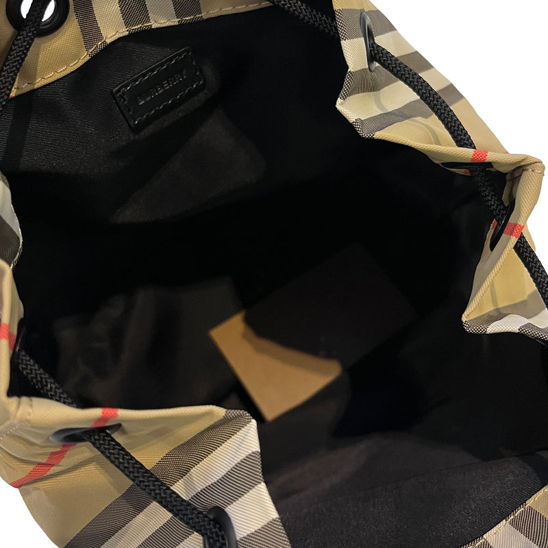 Burberry Icon Stripe Drawcord Pouch | Designer code: 8026737 | Luxury Fashion Eshop | Lamode.com.hk