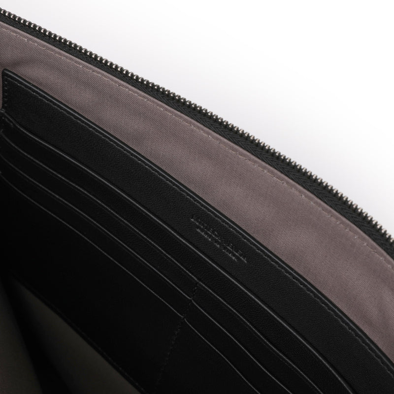 Bottega Veneta Intrecciato Weave Large Pouch | Designer code: 522430V001N | Luxury Fashion Eshop | Lamode.com.hk