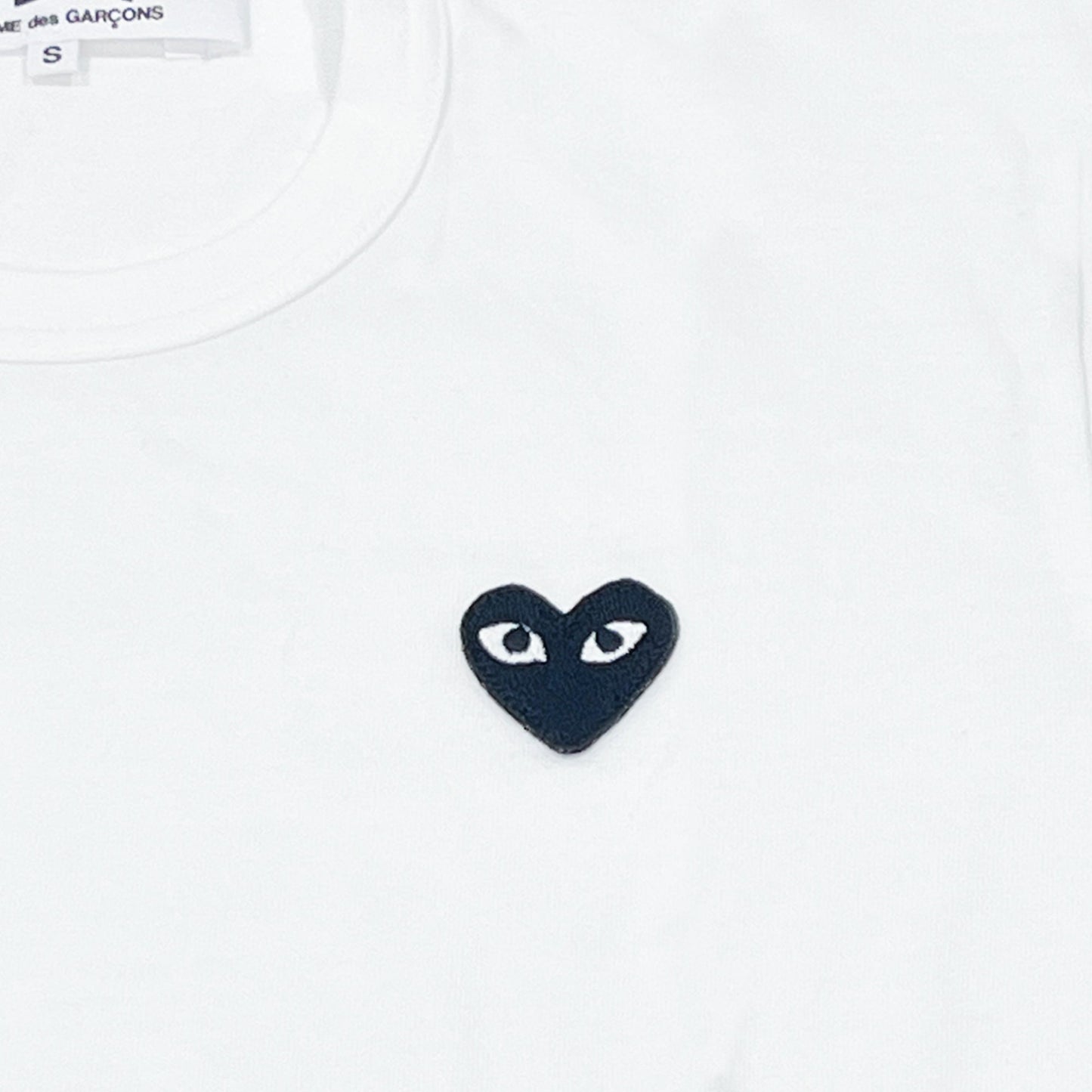 Comme Des Garcons Play Heart Patch T-shirt | Designer code: P1T064 | Luxury Fashion Eshop | Lamode.com.hk