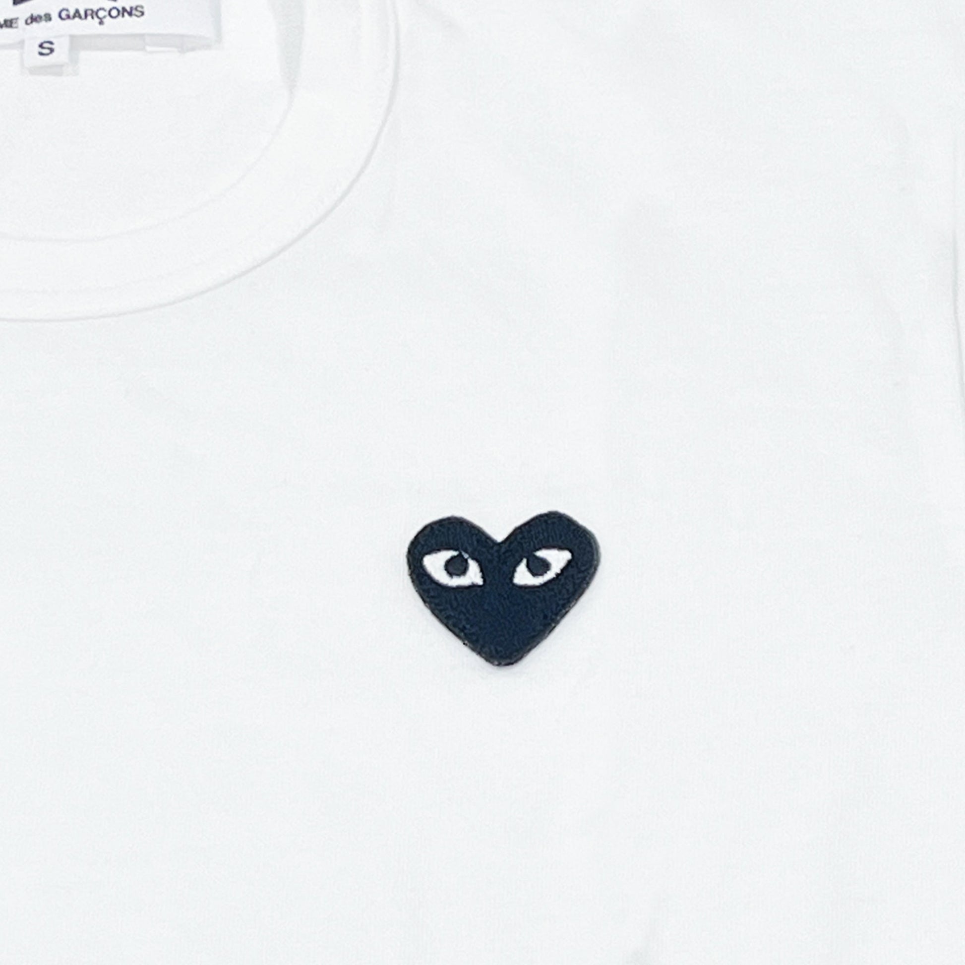 Comme Des Garcons Play Heart Patch T-shirt | Designer code: P1T064 | Luxury Fashion Eshop | Lamode.com.hk