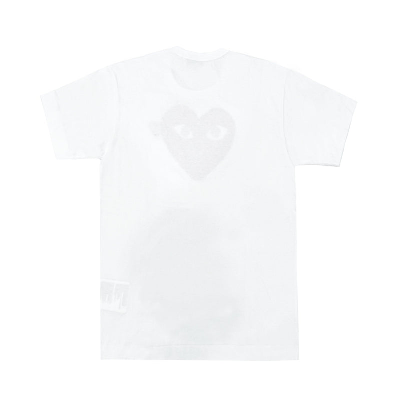Comme Des Garcons Play Heart Logo T-shirt | Designer code: P1T086 | Luxury Fashion Eshop | Lamode.com.hk
