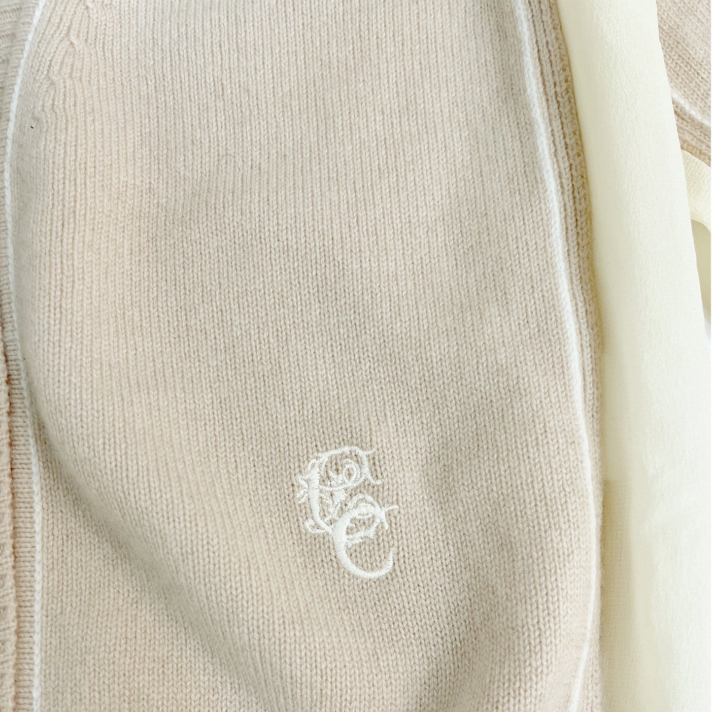 Chloe Knitted V Neck Cardigan | Designer code: CHC21AMC10685 | Luxury Fashion Eshop | Lamode.com.hk