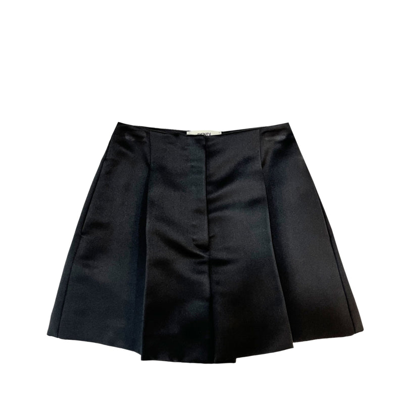 Fendi Tailored Silk Shorts | Designer code: FR6373A7L1 | Luxury Fashion Eshop | Lamode.com.hk