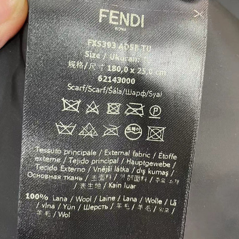 Fendi Reversible Padded Gilet Scarf | Designer code: FXS393ADSB | Luxury Fashion Eshop | Lamode.com.hk