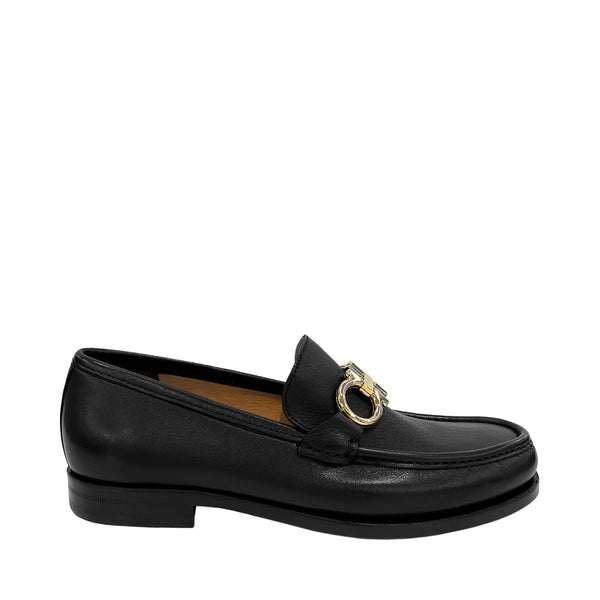 Salvatore Ferragamo Moccasin With Gancini Ornament | Designer code: 712557 | Luxury Fashion Eshop | Lamode.com.hk