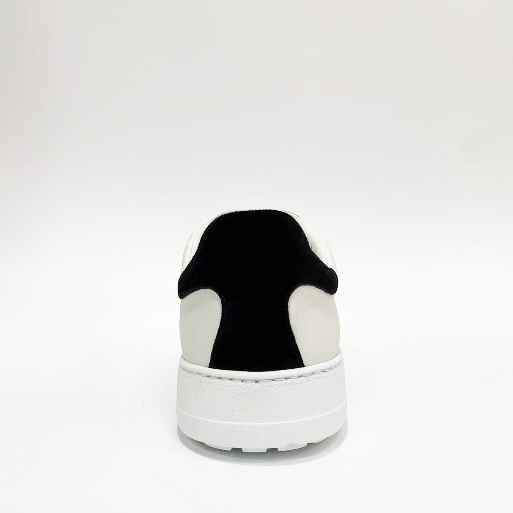 Salvatore Ferragamo Gancini Lace Up Sneakers | Designer code: 747213 | Luxury Fashion Eshop | Lamode.com.hk