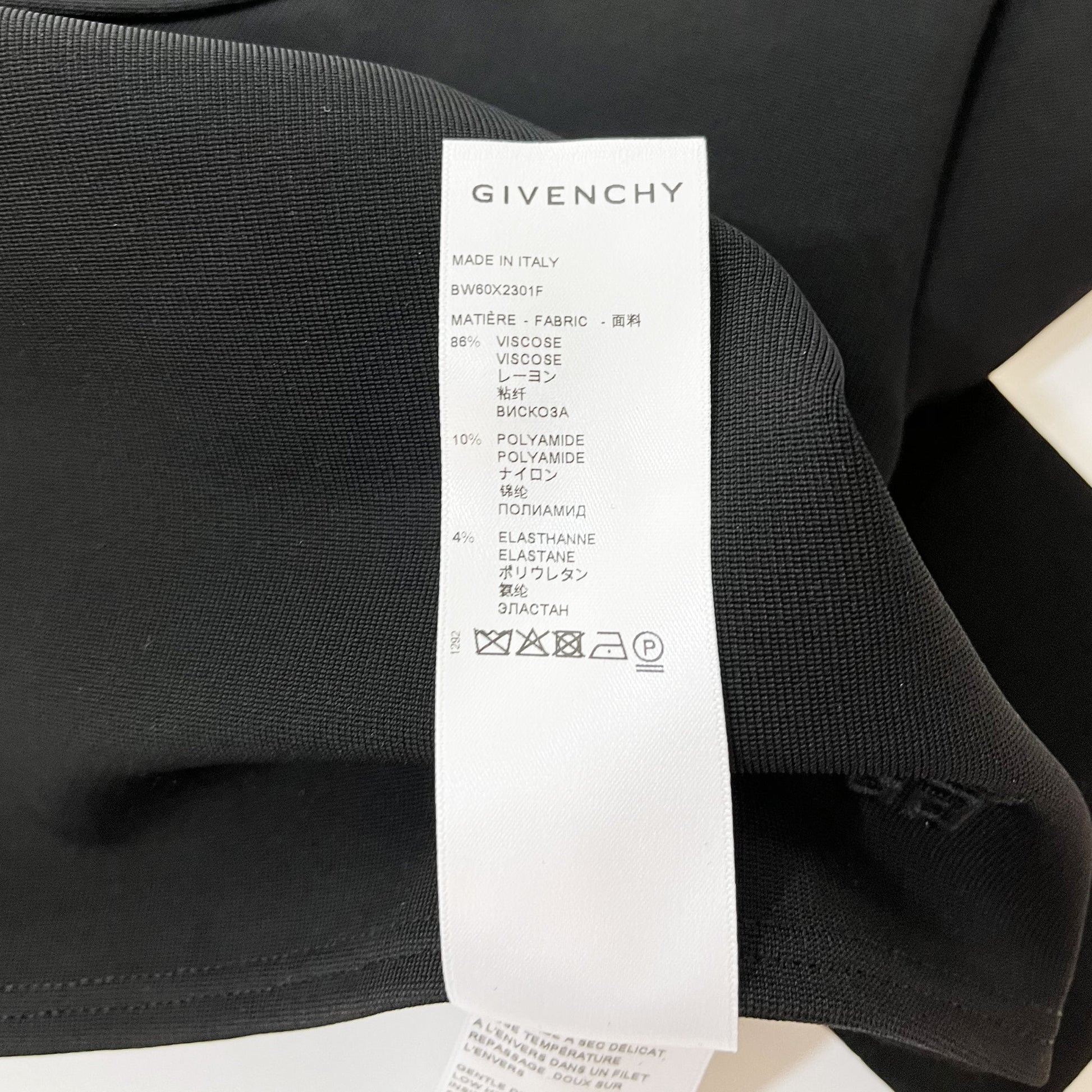 Givenchy Cropped Long Sleeve V Neck Top | Designer code: BW60X2301F | Luxury Fashion Eshop | Lamode.com.hk