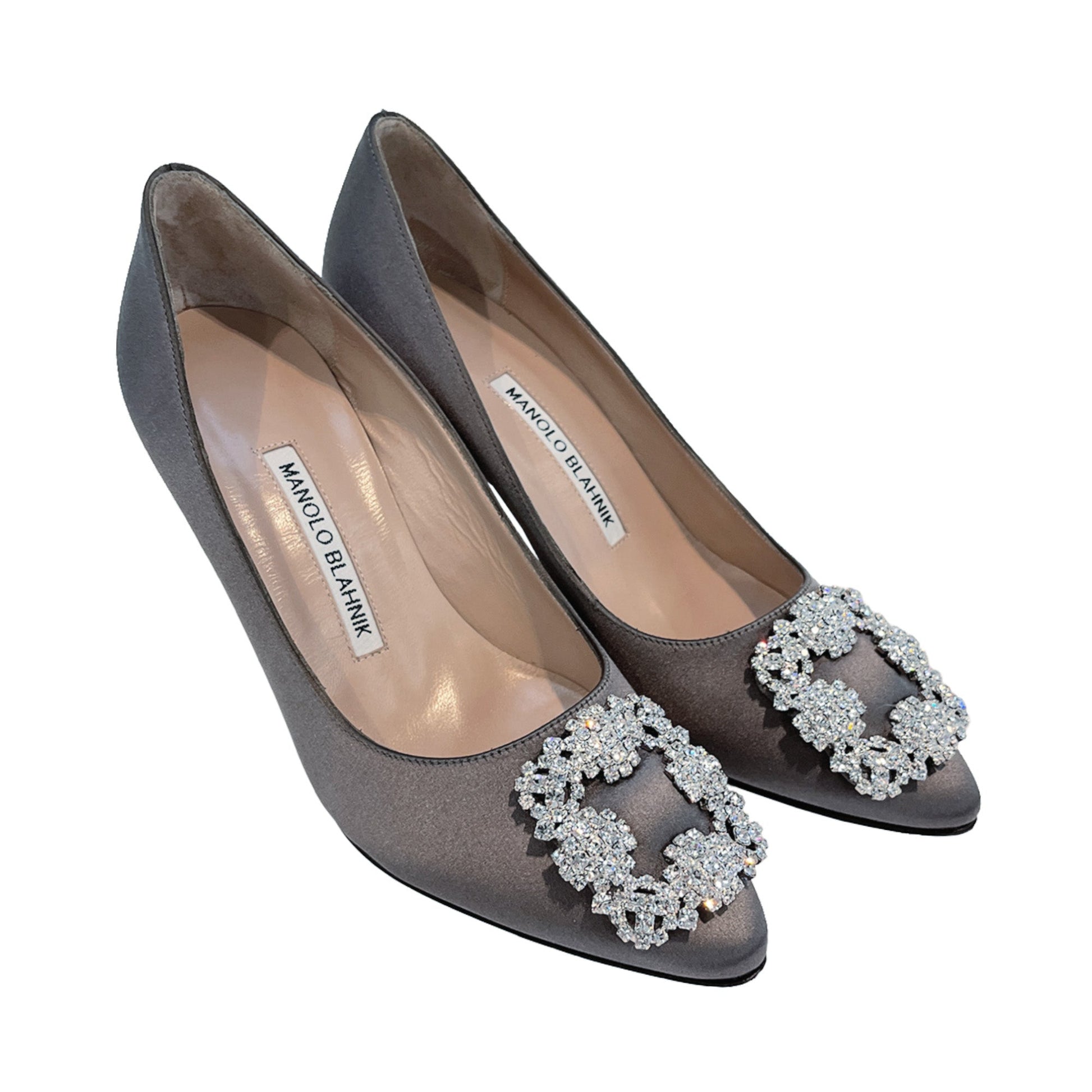 Manolo Blahnik Satin Jewel Buckle Pumps | Designer code: 9XX0316 | Luxury Fashion Eshop | Lamode.com.hk