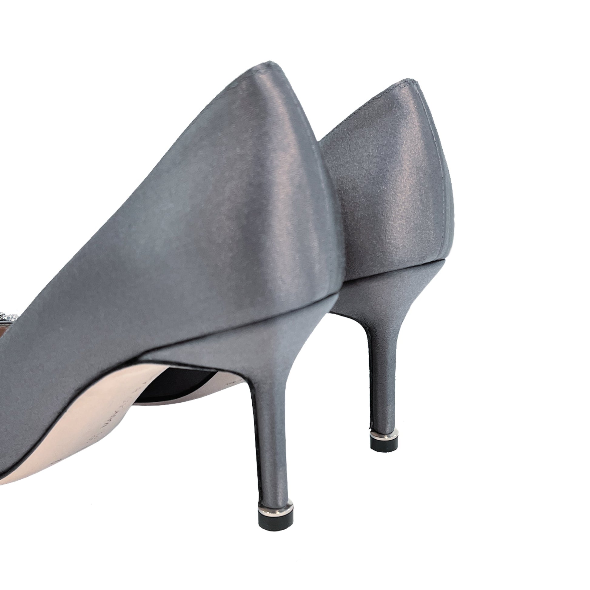 Manolo Blahnik Satin Jewel Buckle Pumps | Designer code: 9XX0316 | Luxury Fashion Eshop | Lamode.com.hk