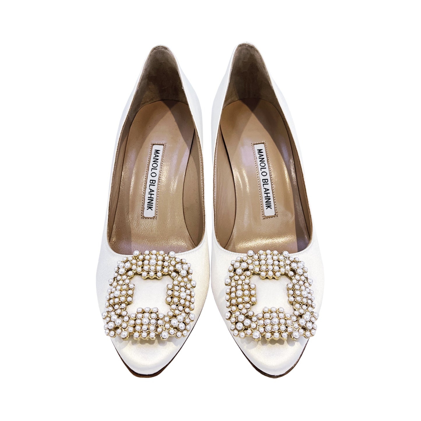 Manolo Blahnik Satin Pearl Buckle Pumps | Designer code: 9XX0673 | Luxury Fashion Eshop | Lamode.com.hk