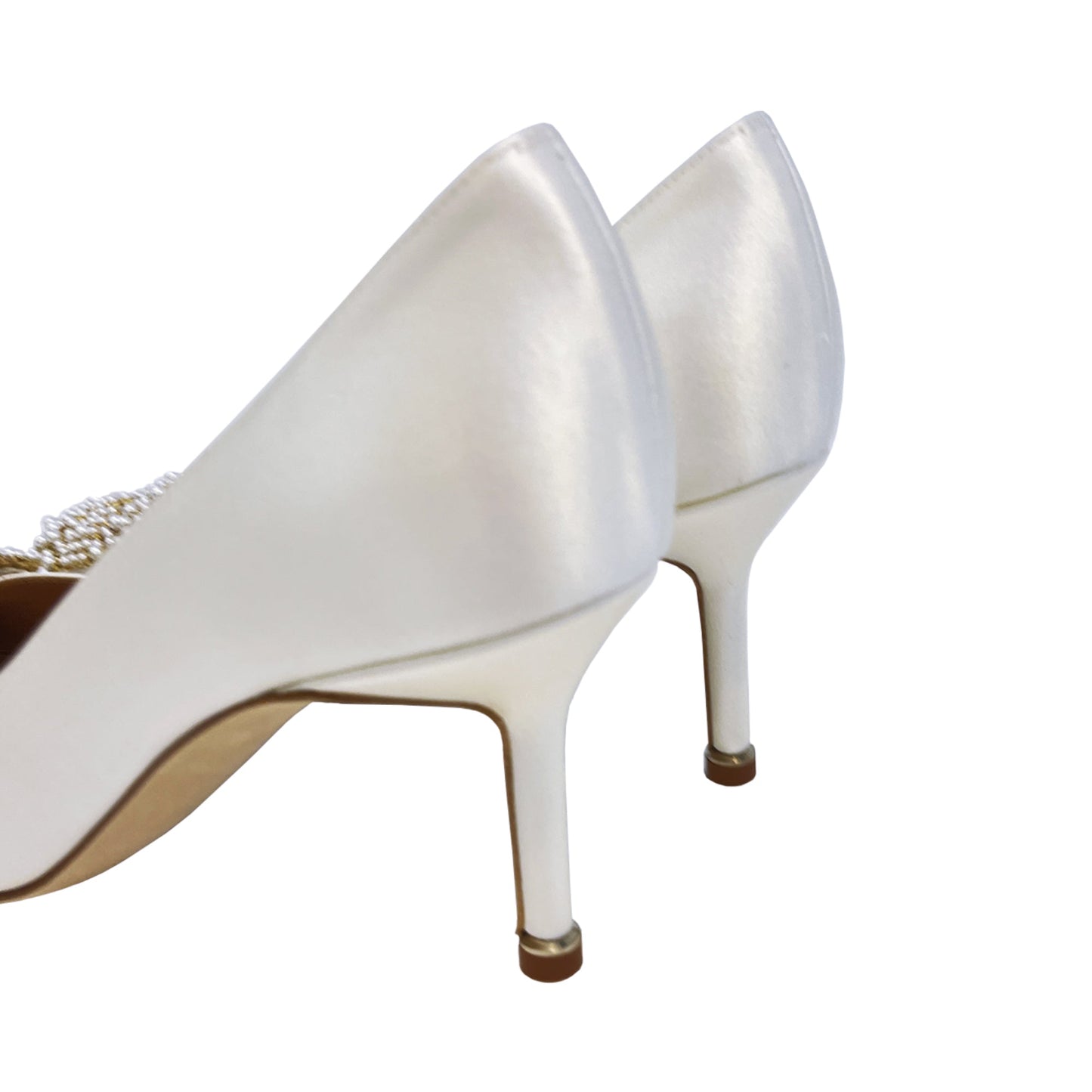 Manolo Blahnik Satin Pearl Buckle Pumps | Designer code: 9XX0673 | Luxury Fashion Eshop | Lamode.com.hk