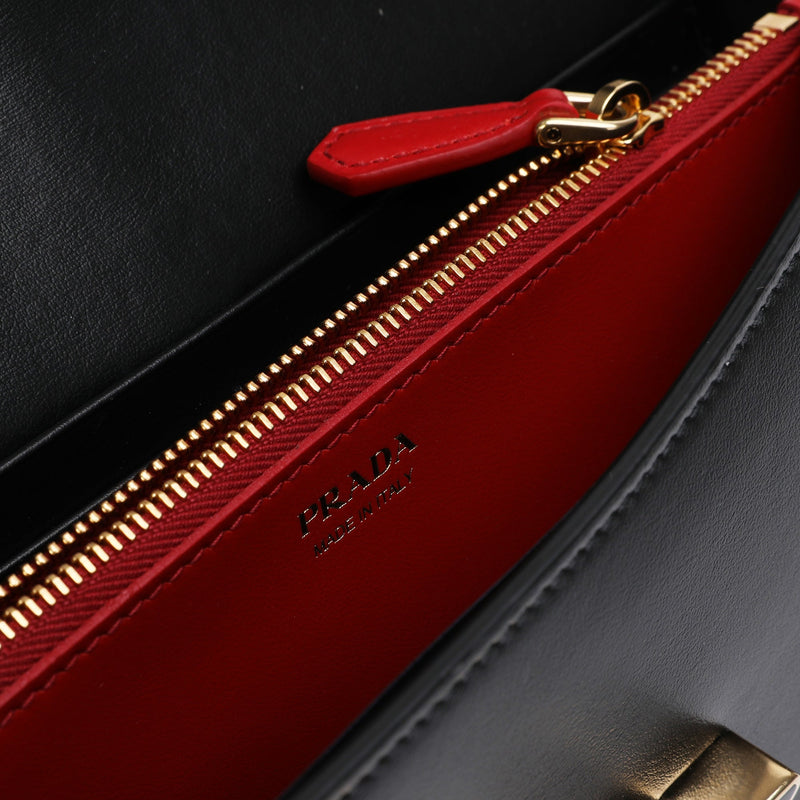 Prada Rectangular Logo Clutch Bag | Designer code: 1MF019070 | Luxury Fashion Eshop | Lamode.com.hk