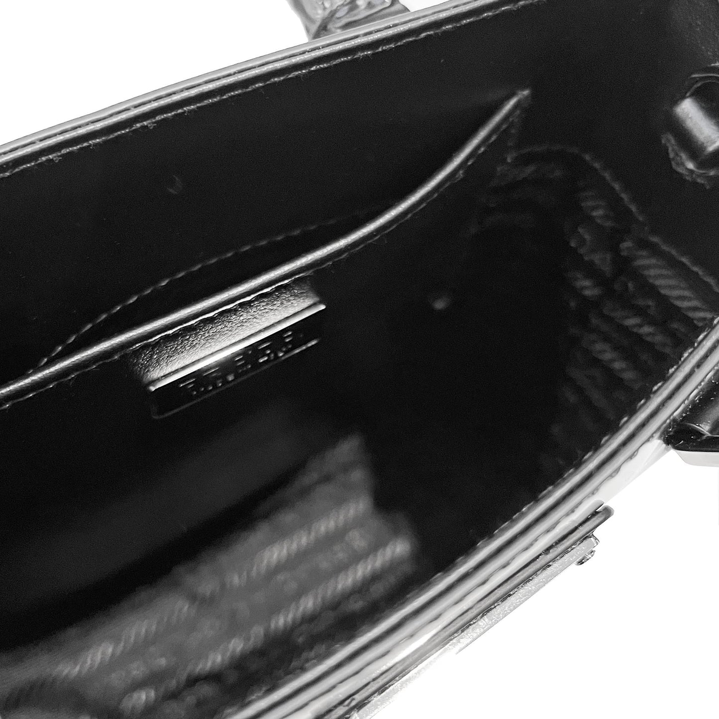 Prada Triangle Plaque Tote Bag | Designer code: 1BA331VOOOZO6 | Luxury Fashion Eshop | Lamode.com.hk