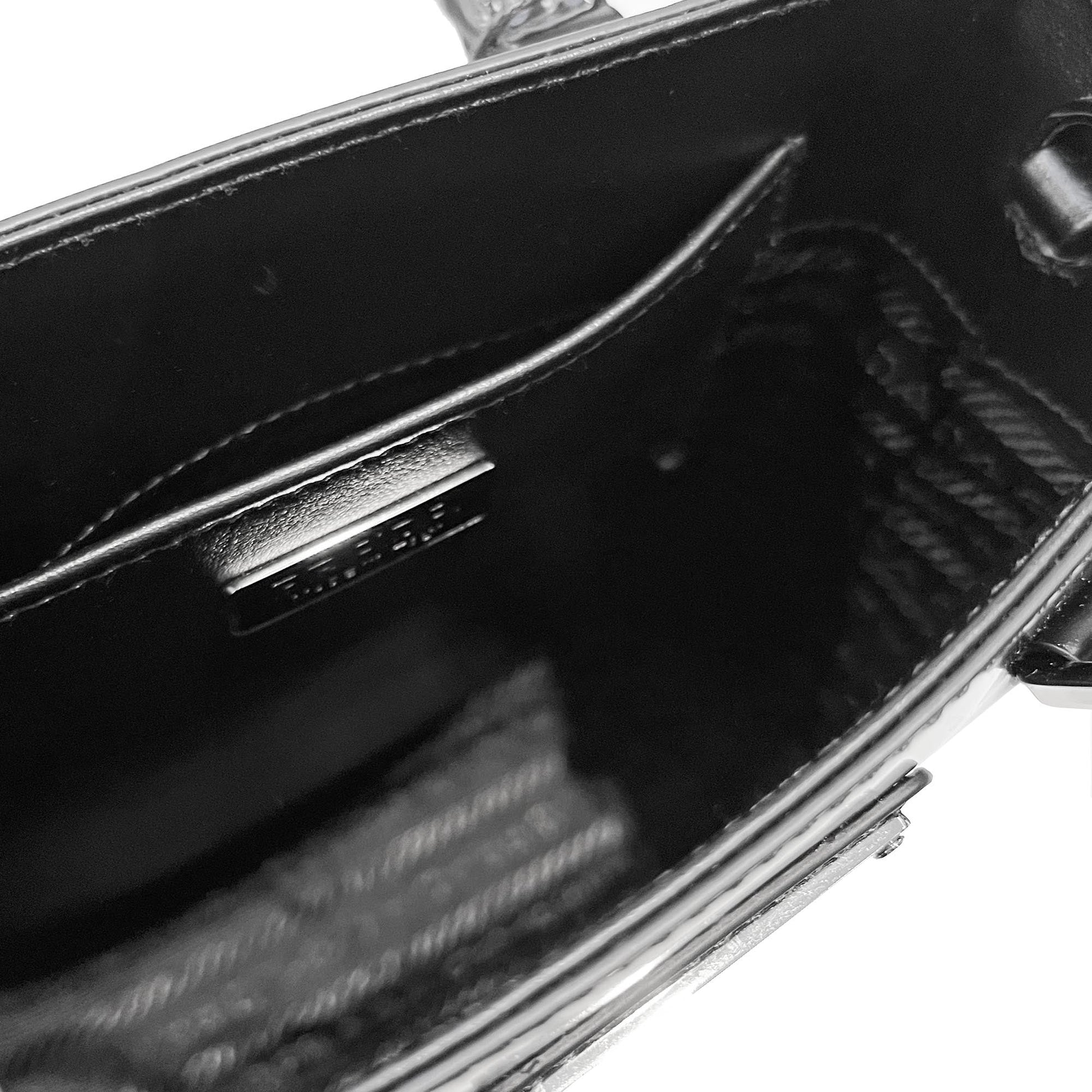 Prada Triangle Plaque Tote Bag | Designer code: 1BA331VOOOZO6 | Luxury Fashion Eshop | Lamode.com.hk